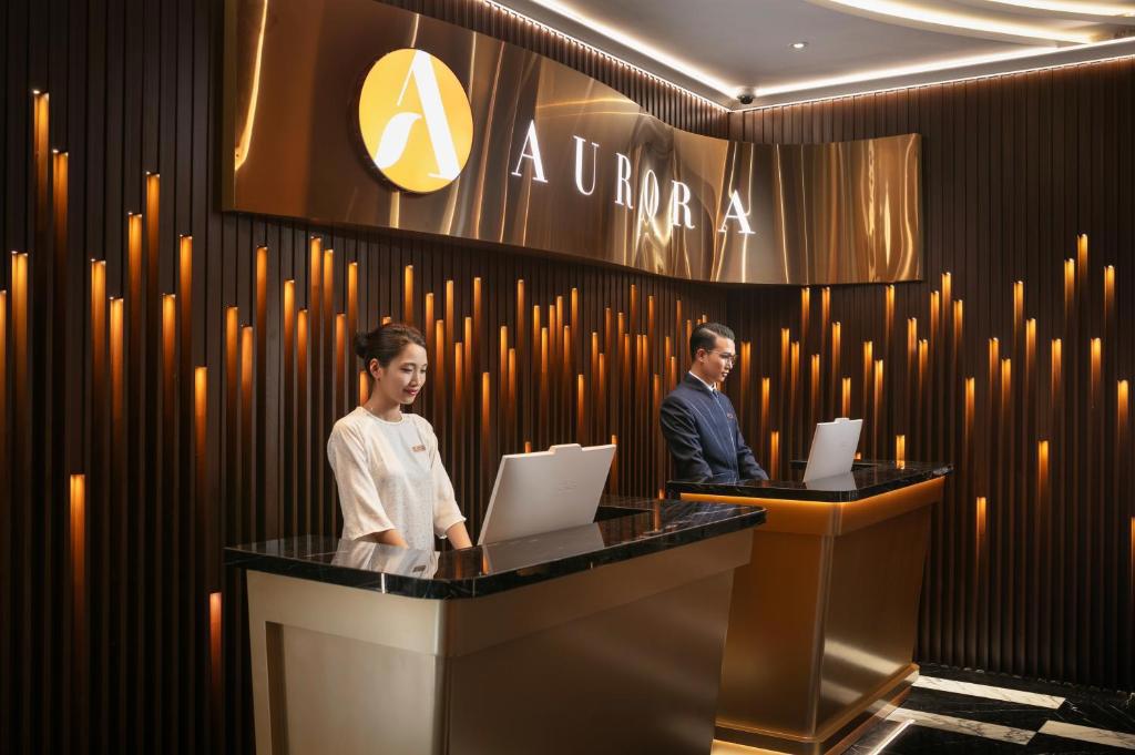 Khách sạn Aurora Central Hotel