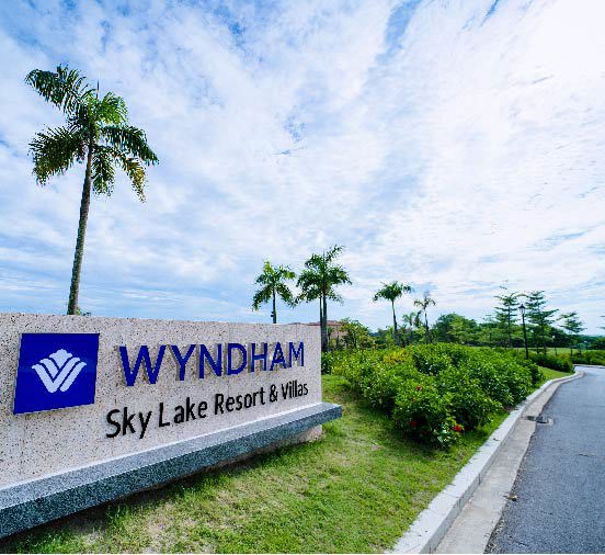Khách sạn Wyndham Sky Lake Resort and Villas