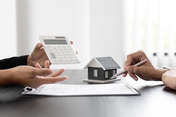 Phân biệt hợp đồng chuyển nhượng và hợp đồng mua bán nhà đất 