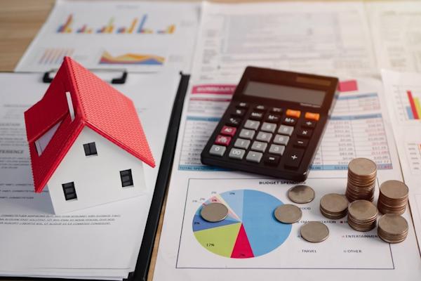 Cách tính lệ phí trước bạ ô tô, nhà đất năm 2024