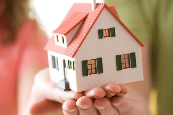 Tặng cho tài sản trong thời kỳ hôn nhân mất bao nhiêu tiền thuế?