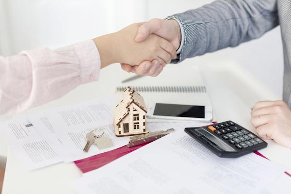Anh chị em ruột cho nhau đất có phải đóng thuế không?