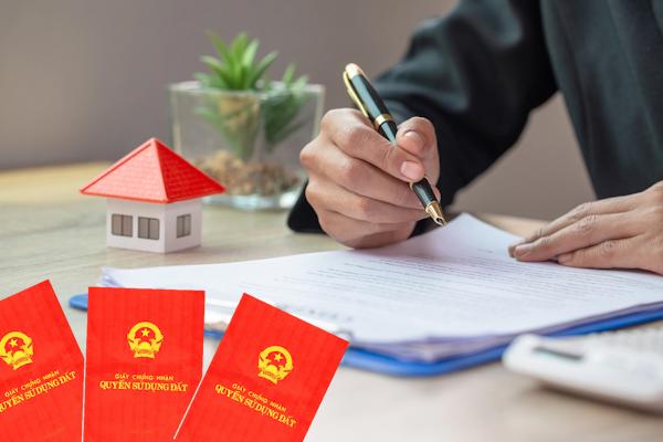 Thủ tục sang tên sổ đỏ: Hướng dẫn chi tiết nhất năm 2025