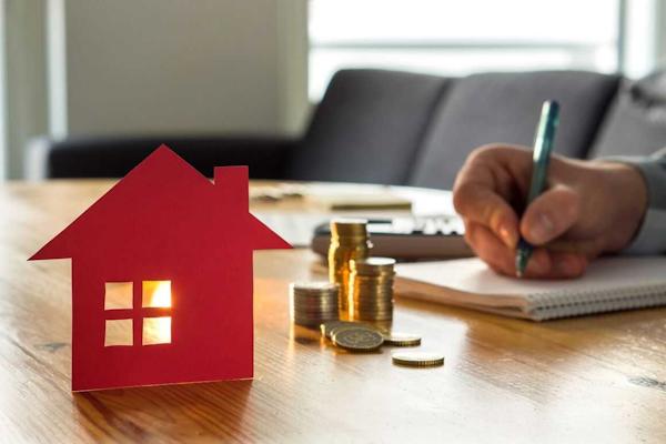 Thủ tục sang tên sổ đỏ: Hướng dẫn chi tiết nhất năm 2025
