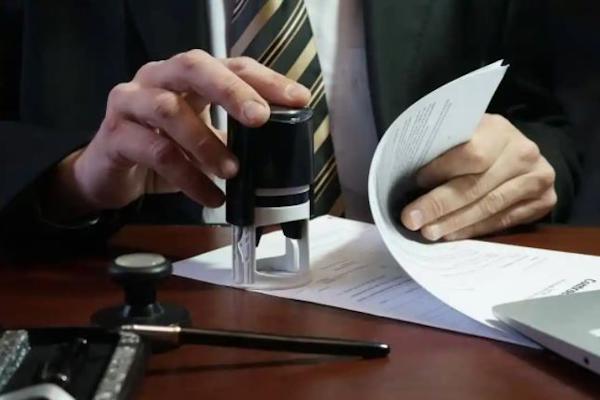 Công chứng bản dịch là gì? Phí công chứng bản dịch là bao nhiêu?