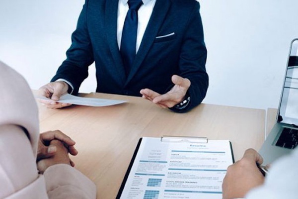 Chủ đầu tư có được thu phí chuyển nhượng hợp đồng kinh doanh bất động sản?