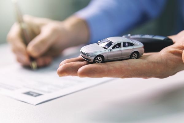 Tăng lệ phí trước bạ đối với ô tô chở tiền