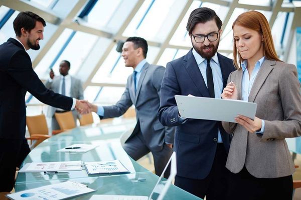 Nhà thầu và chuyên gia nước ngoài