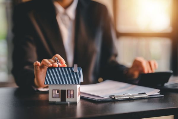 Hỗ trợ thuê nhà đất là tài sản công