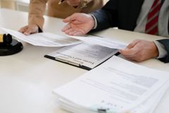 Quy định mới về công chức tư pháp cấp xã không kiêm nhiệm chức danh chuyên trách khác