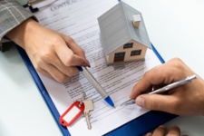 Công chứng hợp đồng mua bán - chuyển nhượng nhà đất