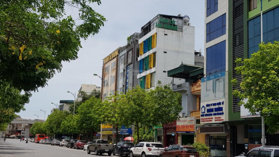 Bán gấp nhà mặt hồ phố Cầu Giấy, dt 60m2x5.5 tầng 