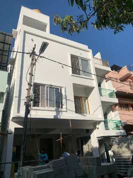 Bán nhà Hoàng Hoa Thám, 32m2, 4 tỷ 500 thông ra Văn Cao