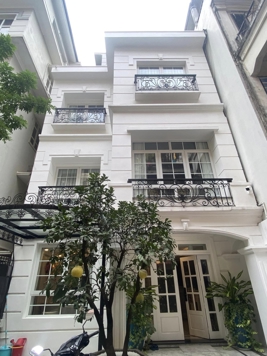 Bán biệt thự nhà vườn 156m2x4T mặt tiền 7m Phố Kim Mã 35 tỷ