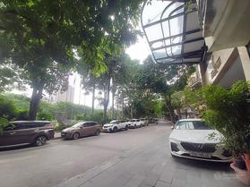 Bán tòa building đẳng cấp quận Cầu Giấy, mặt phố vỉa hè rộng