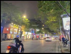 Siêu hiếm, toà nhà 8 tầng thang máy, mặt phố Thái Hà, 131m2