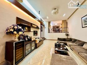 Biệt thự sân vườn Giải Phóng, 152m2, 5 tầng, giá 27.5 tỷ 