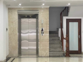 Bán nhà mặt phố Huỳnh Thúc Kháng, lô góc đẹp lung linh