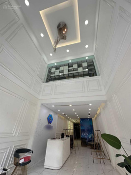 Nhà phố view Hồ Tây, 9 tầng thang máy, 135m2