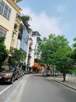 Bán nhà MP Nguyễn Đình Thi Tây Hồ 180m2 x 6T x MT 6m 