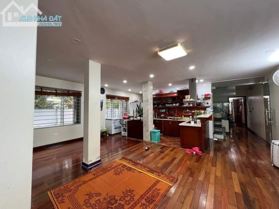 Bán tòa nhà mặt phố Dương Văn Bé, HBT mặt tiền 8.6m 37 tỷ