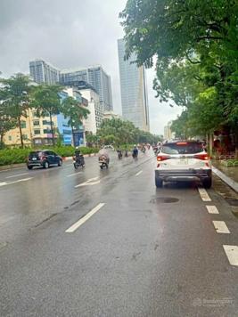 Bán nhà mặt phố ngã ba Nguyễn Chí Thanh, 57m2, 4 tầng, mt 9m