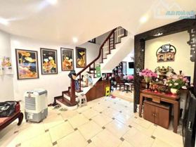 Bán nhà mặt phố Kim Mã 150m2 vỉa hè kinh doanh tốt 59 tỷ