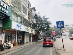 Bán nhà phố Nguyễn Công Hoan, một mặt phố, một mặt ngõ Oto