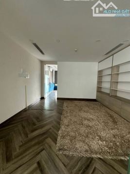 Bán tòa nhà 9 tầng thang máy mặt phố Phó Đức Chính, Ba Đình