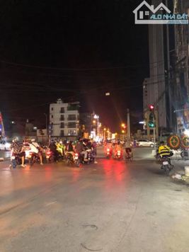 Bán nhà mặt phố Quần Ngựa Đội Nhân, kinh doanh, thang máy