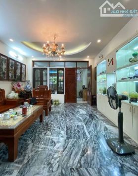 Bán nhà mặt phố Bùi Xương Trạch vị trí đẹp, KD sầm uất