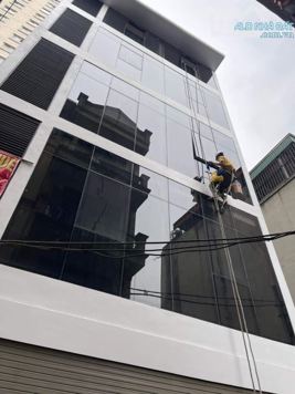 Bán nhà mặt phố Vũ Hữu, mặt tiền 7m 5 tầng mới, 2 thoáng