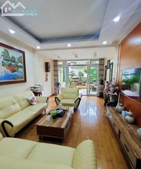 Bán nhà Mặt Phố Hoè Thị 60M 7 Tầng, Mặt Tiền 4, Nhỉnh 10 tỷ