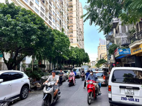Bán nhà mặt phố Hàm Long lô góc 8 tầng thang máy mở vp đỉnh.