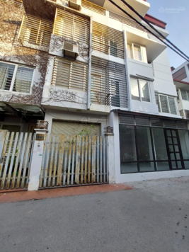 Bán nhà mặt phố tại đường Âu Cơ - Tây Hồ