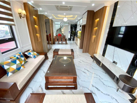 Bán nhà Nguyễn Văn Cừ * 35m2 5 tầng 4,5 tỷ * nhà đẹp