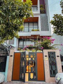 Nhà đẹp cần bán - Hoàng Hoa Thám - ngõ nông thông thoáng 