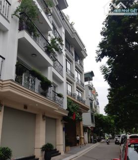 Nhà MP Bát Đàn 34m2*5T, MT 3.7m, vỉa hè 3m, vị trí đắc địa