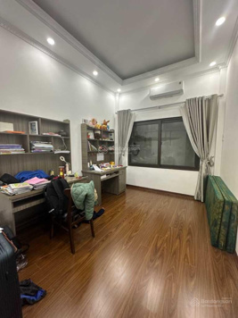 Bán nhà Thịnh Hào, nhà đẹp ở luôn, 3 thoáng, cách ô tô 30m