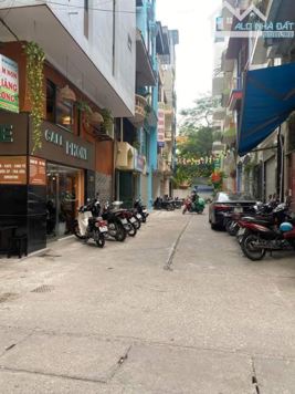 Bán nhà mặt Tăng Bạt Hổ, Hai Bà Trưng, nhà dân xây chắc chắn