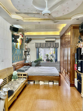 Chính chủ cần tiền bán gấp nhà mặt phố Tôn Đức Thắng. Sổ đỏ chính chủ