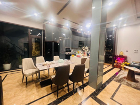 Biệt thự vip Hai Bà Trưng, vị trí kim cương, thang máy nội thất xịn