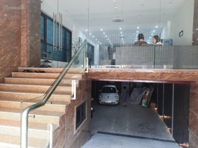 Bán nhà mặt phố Xã Đàn, DT 136m2, 7 tầng, MT 5,5m 