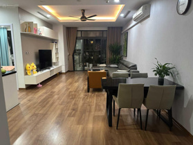 Chính chủ cần bán căn hộ 2 phòng ngủ tại Royal City. Nội thất siêu đẹp