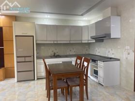 Tòa nhà 2 mặt tiền Quảng Bá, 8 tầng, bán hầm, view Hồ