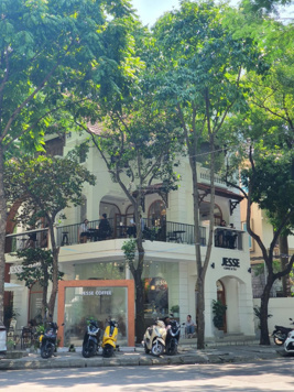 Bán biệt thự lô góc THNC-DT 140m2 x 4 tầng, 1 hầm, MT 9m.