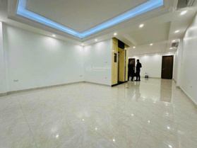 Toà nhà vp - MP Nguyễn Khang - Cầu Giấy - 9 tầng thang máy