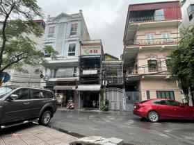 Bán nhà mặt hồ Ngọc Hà 101 m2 giá 24 tỷ - Tiện kinh doanh cà phê, spa