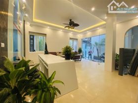 Bán nhà mặt phố Phương Liệt, view hồ, vừa ở vừa cho thuê