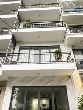 Bán Nhà Mặt Phố Yên Hoa, Tây Hồ 93m2x6T MT:5,2m Giá rẻ